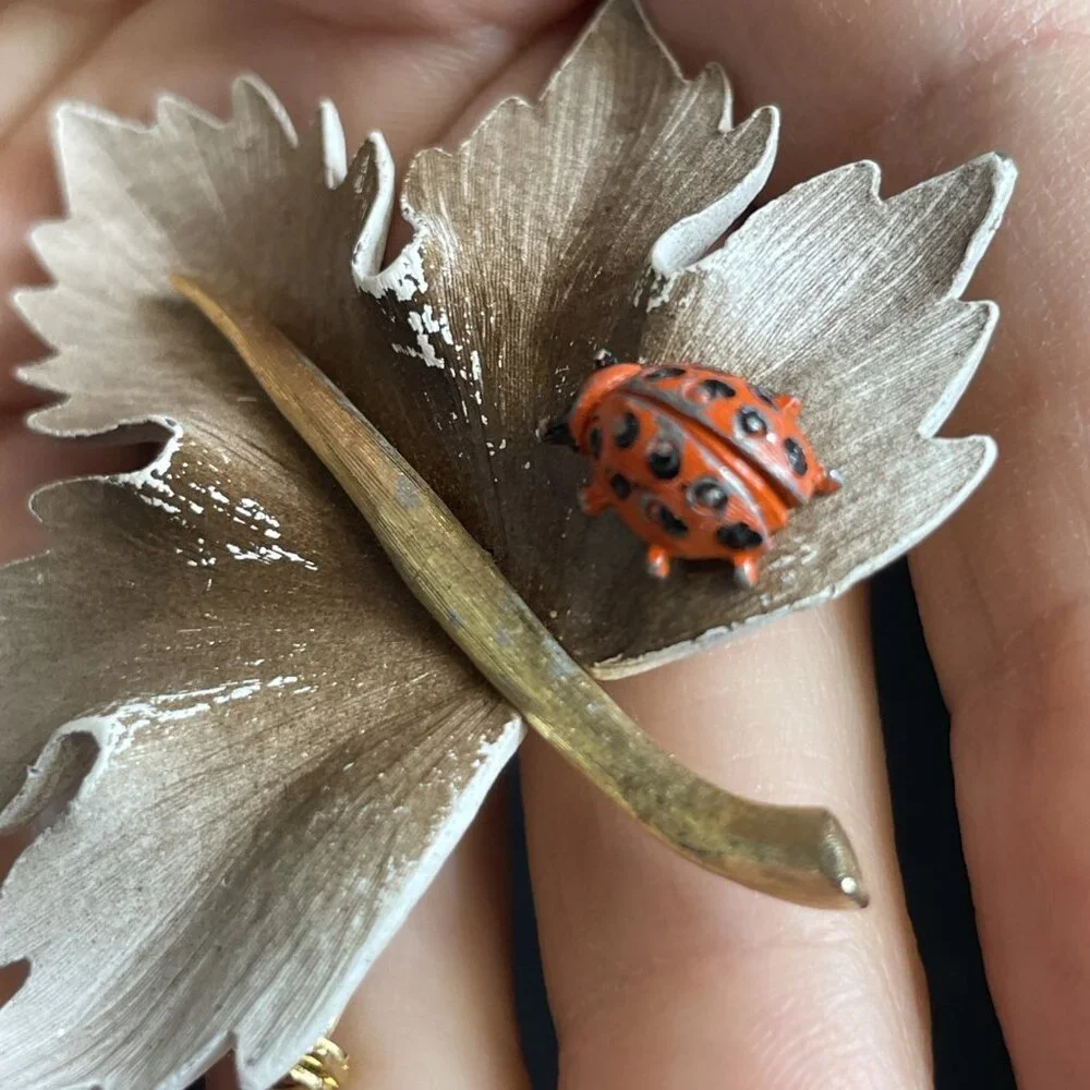Vintage Ladybug on Leaf Brooch Bug Insect Pin Oddity - Picture 4 of 7